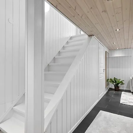 Sentralt I - Naere Ons Messen * ستافانجر