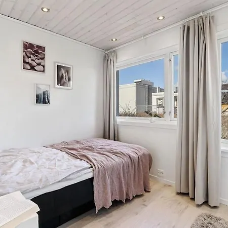 Sentralt I - Naere Ons Messen * ستافانجر